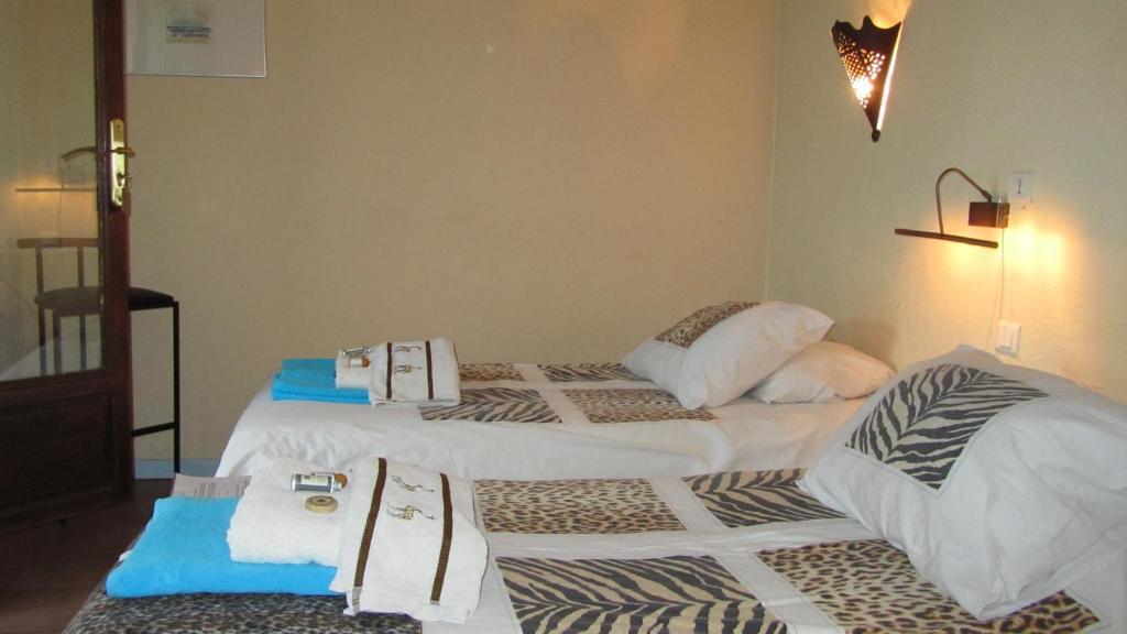 Bed and Breakfast Le Mas Shabanou Roquefort-les-Pins Zimmer foto