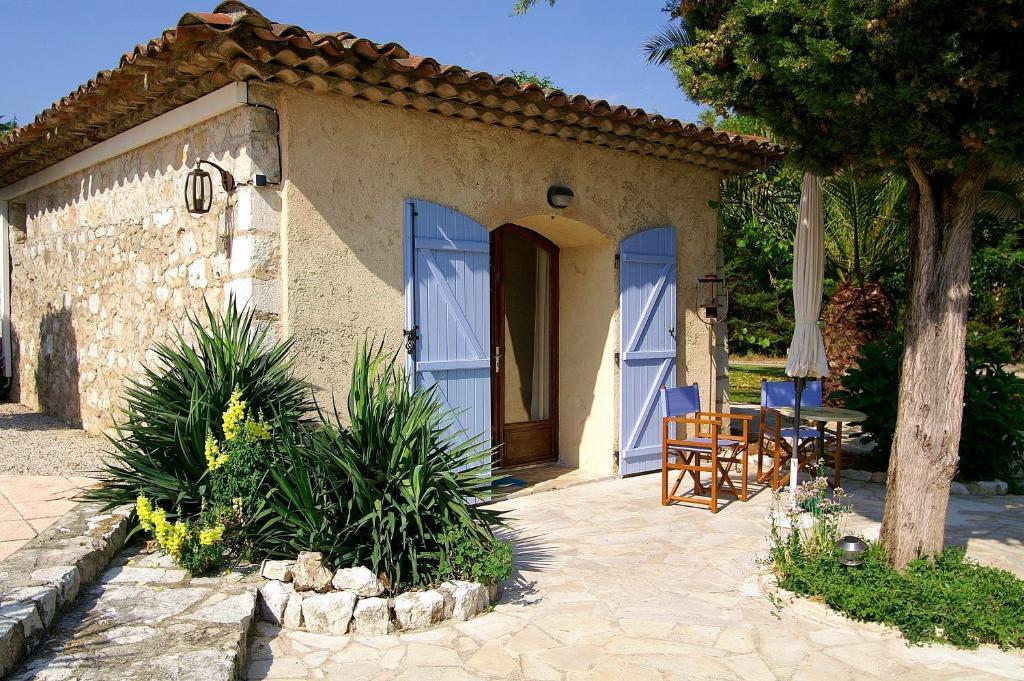 Bed and Breakfast Le Mas Shabanou Roquefort-les-Pins Exterior foto