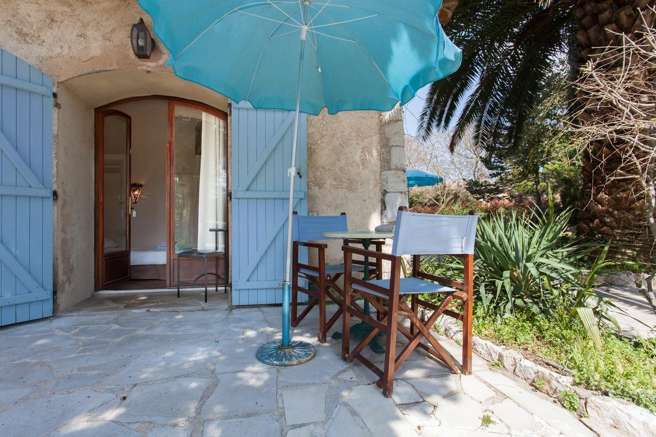 Bed and Breakfast Le Mas Shabanou Roquefort-les-Pins Exterior foto
