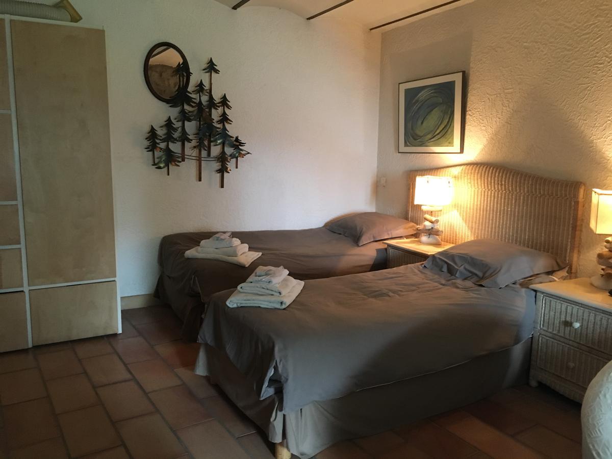 Bed and Breakfast Le Mas Shabanou Roquefort-les-Pins Exterior foto
